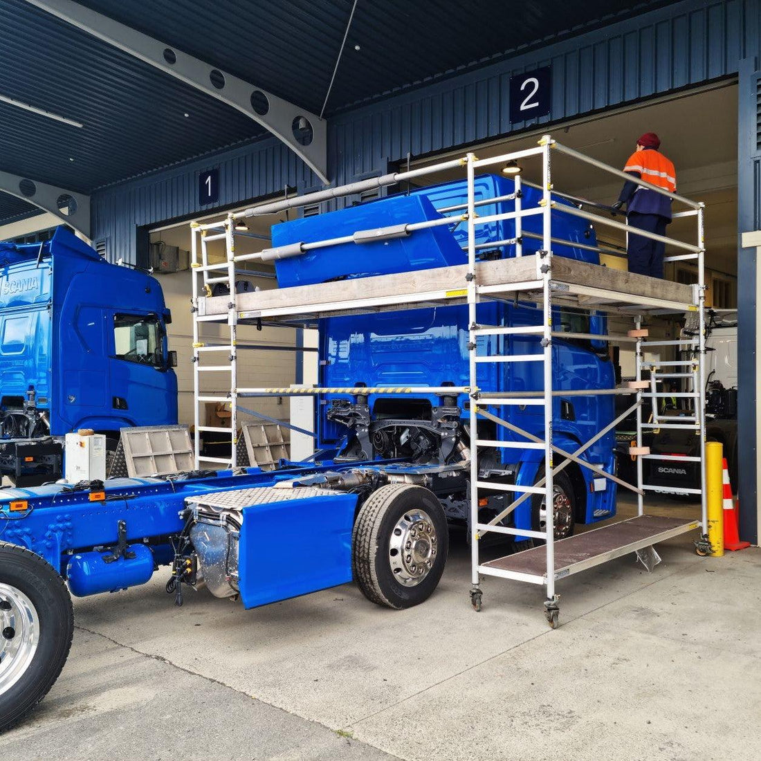 Mini Mobile Towers for Truck Edge Protection